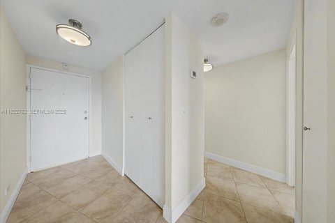 Купить кондоминиум в Майами, Флорида 1 спальня, 93м2, № 2062545 - фото 15