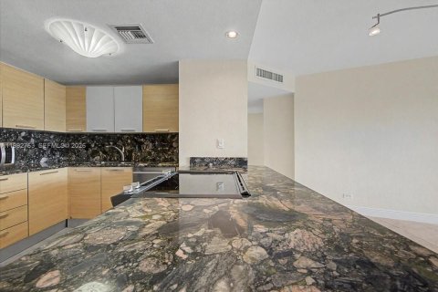 Купить кондоминиум в Майами, Флорида 1 спальня, 93м2, № 2062545 - фото 14