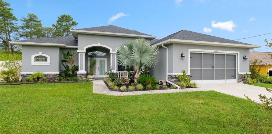 House in Weeki Wachee, Florida 4 bedrooms, 207.82 sq.m. № 1845036