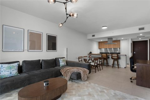 Condo in Miami, Florida, 1 bedroom № 2067073 - photo 2