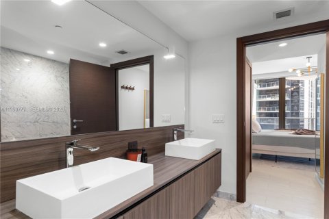 Condo in Miami, Florida, 1 bedroom № 2067073 - photo 12
