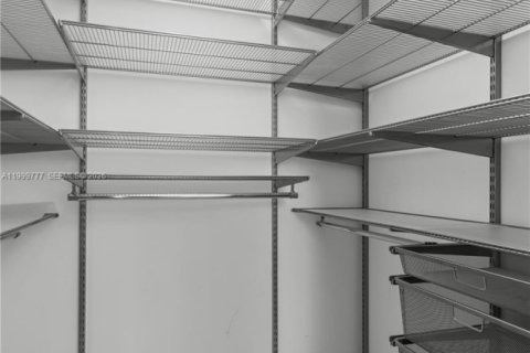 Condo in Miami, Florida, 1 bedroom № 2067073 - photo 15