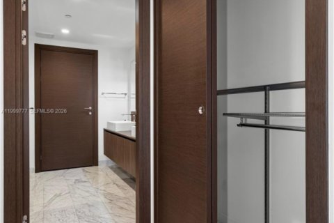 Condo in Miami, Florida, 1 bedroom № 2067073 - photo 13