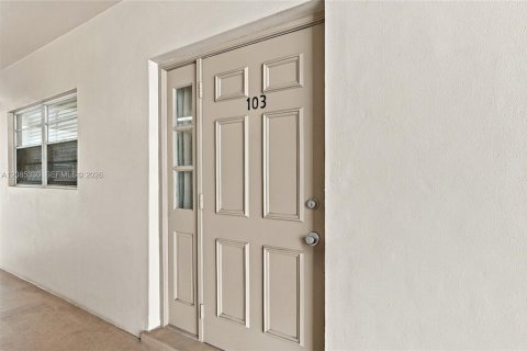 Condo in Davie, Florida, 2 bedrooms № 2360089 - photo 5