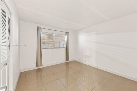 Condo in Davie, Florida, 2 bedrooms № 2360089 - photo 10