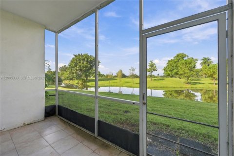 Condo in Davie, Florida, 2 bedrooms № 2360089 - photo 4