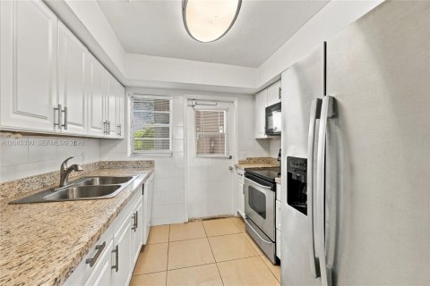 Condo in Davie, Florida, 2 bedrooms № 2360089 - photo 7