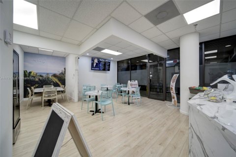 Propiedad comercial en venta en Miami, Florida № 1938811 - foto 14