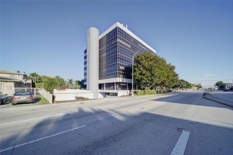 Propiedad comercial en venta en Miami, Florida № 1938811 - foto 24