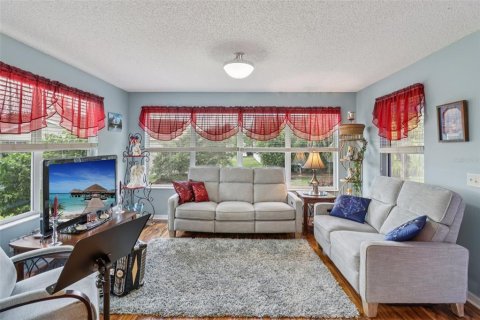 House in The Villages, Florida 3 bedrooms, 146.04 sq.m. № 1876081 - photo 22