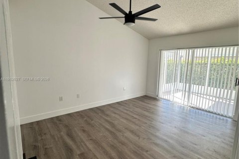 Купить виллу или дом в Хомстед, Флорида 2 спальни, 109.62м2, № 2006637 - фото 12