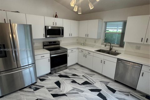 Купить виллу или дом в Хомстед, Флорида 2 спальни, 109.62м2, № 2006637 - фото 10