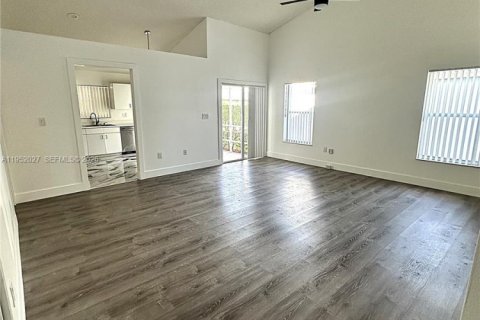 Купить виллу или дом в Хомстед, Флорида 2 спальни, 109.62м2, № 2006637 - фото 7