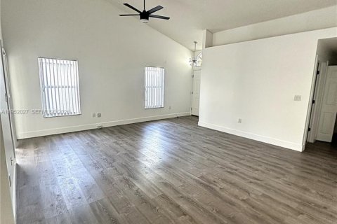 Купить виллу или дом в Хомстед, Флорида 2 спальни, 109.62м2, № 2006637 - фото 5