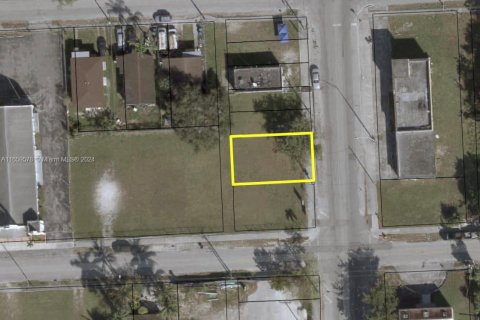 Commercial property in Miami, Florida № 1812170 - photo 1