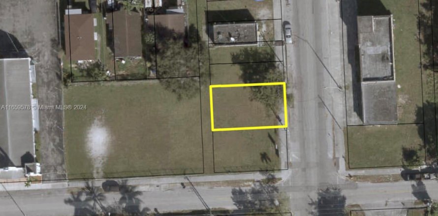 Commercial property in Miami, Florida № 1812170