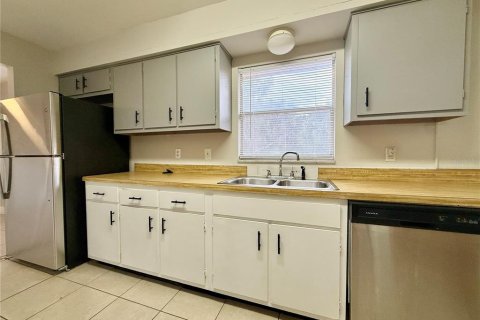 Villa ou maison à louer à Altamonte Springs, Floride: 3 chambres, 137.77 m2 № 2432701 - photo 9