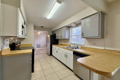 Villa ou maison à louer à Altamonte Springs, Floride: 3 chambres, 137.77 m2 № 2432701 - photo 7
