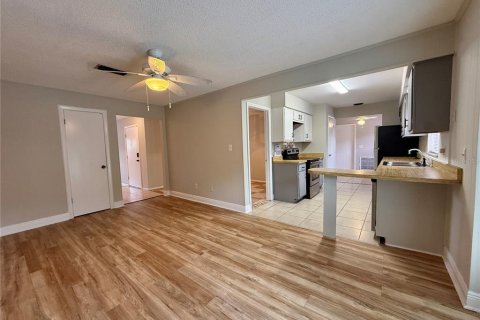 Villa ou maison à louer à Altamonte Springs, Floride: 3 chambres, 137.77 m2 № 2432701 - photo 5