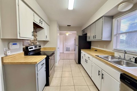 Villa ou maison à louer à Altamonte Springs, Floride: 3 chambres, 137.77 m2 № 2432701 - photo 6