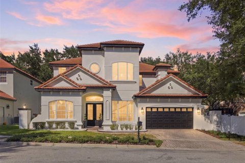 House in Orlando, Florida 5 bedrooms, 339.28 sq.m. № 2428806