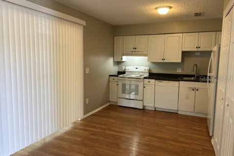 House in Apopka, Florida 3 bedrooms, 92.9 sq.m. № 2209884 - photo 5