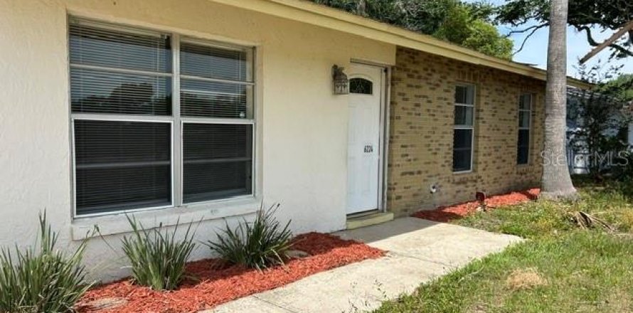 House in Apopka, Florida 3 bedrooms, 92.9 sq.m. № 2209884