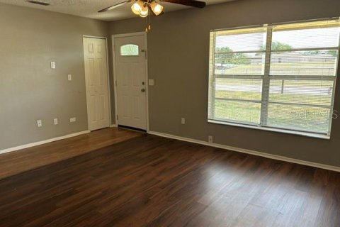 House in Apopka, Florida 3 bedrooms, 92.9 sq.m. № 2209884 - photo 2