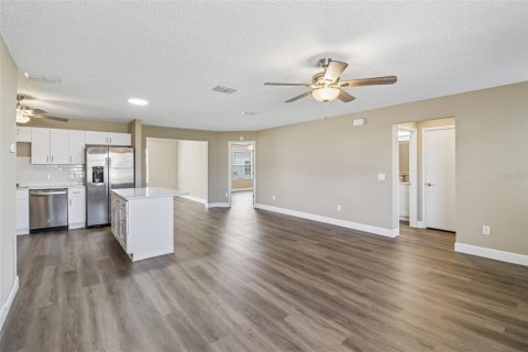 House in The Villages, Florida 2 bedrooms, 128.95 sq.m. № 2302126 - photo 8