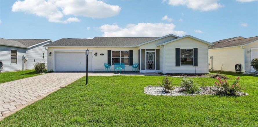 House in The Villages, Florida 2 bedrooms, 128.95 sq.m. № 2302126