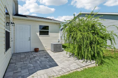 House in The Villages, Florida 2 bedrooms, 128.95 sq.m. № 2302126 - photo 26