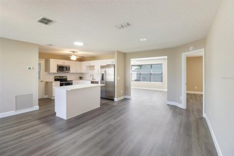 House in The Villages, Florida 2 bedrooms, 128.95 sq.m. № 2302126 - photo 9