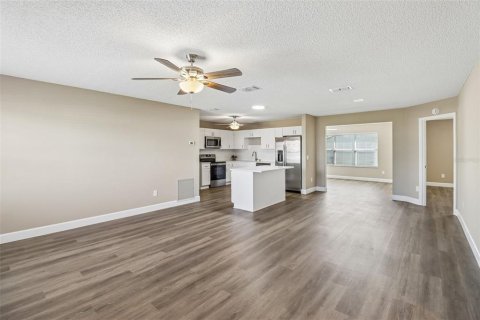 House in The Villages, Florida 2 bedrooms, 128.95 sq.m. № 2302126 - photo 7