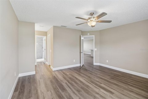 House in The Villages, Florida 2 bedrooms, 128.95 sq.m. № 2302126 - photo 19