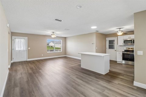 House in The Villages, Florida 2 bedrooms, 128.95 sq.m. № 2302126 - photo 6