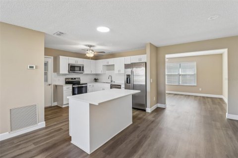 House in The Villages, Florida 2 bedrooms, 128.95 sq.m. № 2302126 - photo 10