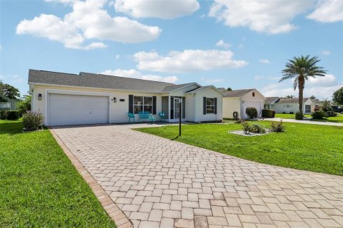 House in The Villages, Florida 2 bedrooms, 128.95 sq.m. № 2302126 - photo 2