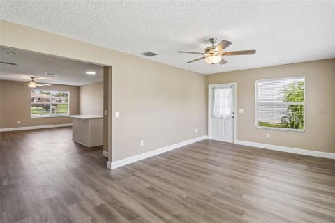 House in The Villages, Florida 2 bedrooms, 128.95 sq.m. № 2302126 - photo 23