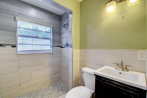 Снять в аренду виллу или дом в Лантана, Флорида 5 комнат, 51.19м2, № 2294246 - фото 8