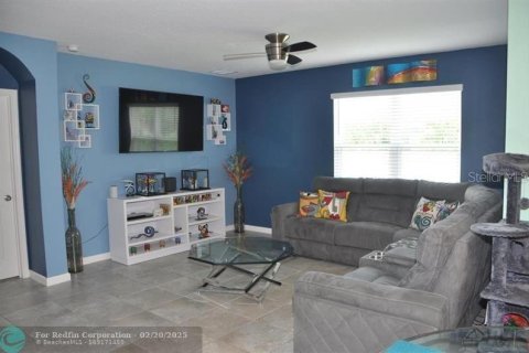 Casa en venta en Saint Lucie, Florida, 4 dormitorios, 169.73 m2 № 1529148 - foto 9
