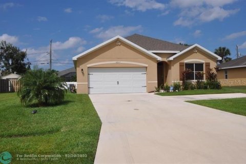 Casa en venta en Saint Lucie, Florida, 4 dormitorios, 169.73 m2 № 1529148 - foto 2