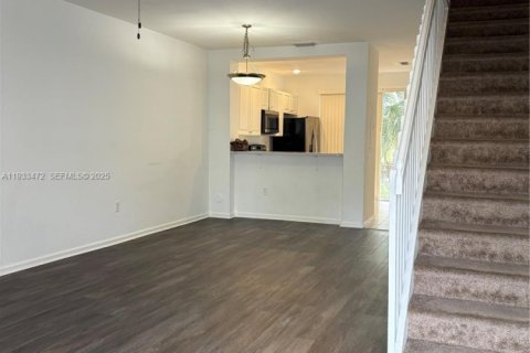 Townhouse in Plantation, Florida 2 bedrooms, 118.91 sq.m. № 1991423 - photo 3