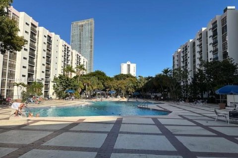 Condo in Sunny Isles Beach, Florida, 3 bedrooms  № 2042111 - photo 26