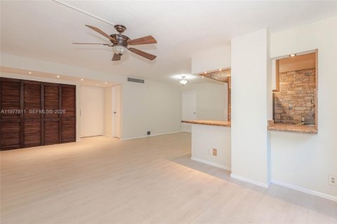 Condo in Sunny Isles Beach, Florida, 3 bedrooms  № 2042111 - photo 4