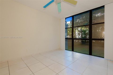 Condo in Sunny Isles Beach, Florida, 3 bedrooms  № 2042111 - photo 16