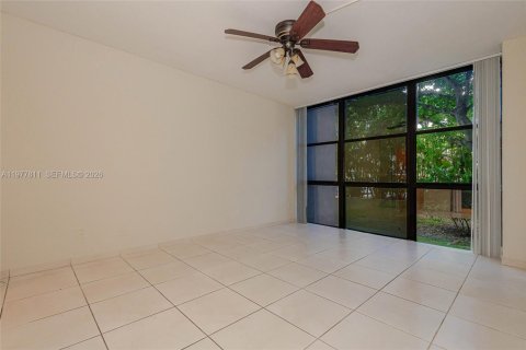 Condo in Sunny Isles Beach, Florida, 3 bedrooms  № 2042111 - photo 11