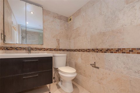 Condo in Sunny Isles Beach, Florida, 3 bedrooms  № 2042111 - photo 18