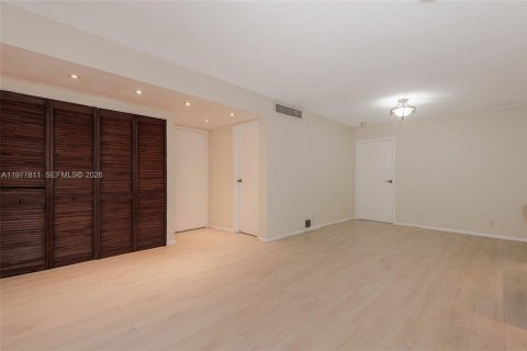Condo in Sunny Isles Beach, Florida, 3 bedrooms  № 2042111 - photo 5