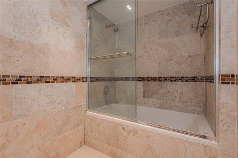 Condo in Sunny Isles Beach, Florida, 3 bedrooms  № 2042111 - photo 19