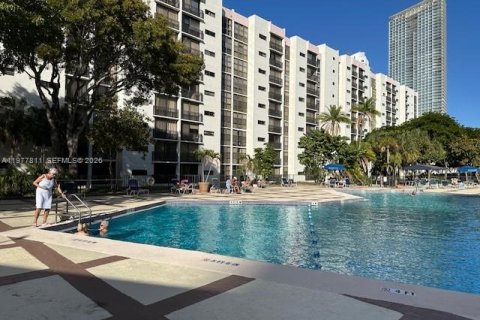 Condo in Sunny Isles Beach, Florida, 3 bedrooms  № 2042111 - photo 25